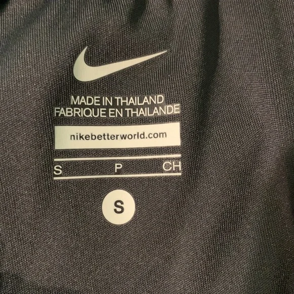 NIKE SIZE SMALL BRAND NEW ATHLETIC SHORTS - Picture 4 of 6